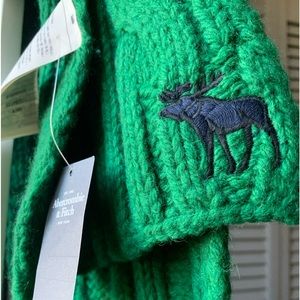 Wool Scarf • Abercrombie + Fitch green NWT